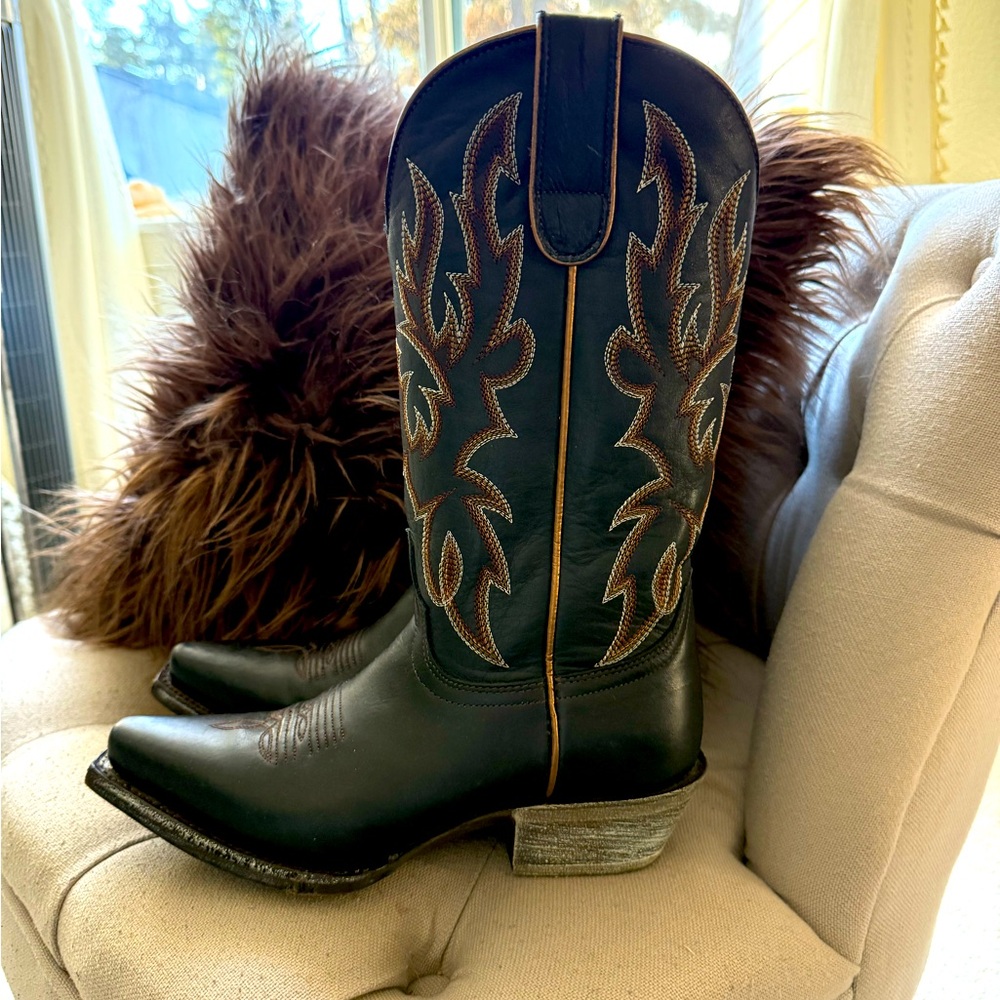 SHYANNE WOMEN'S DYLAN WESTERN BOOTS - SNIP TOE | size 6-1/2 B